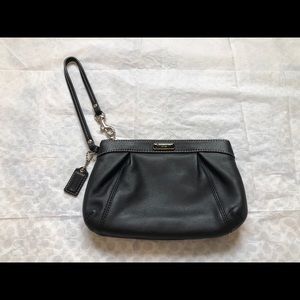 coach medium wristlet